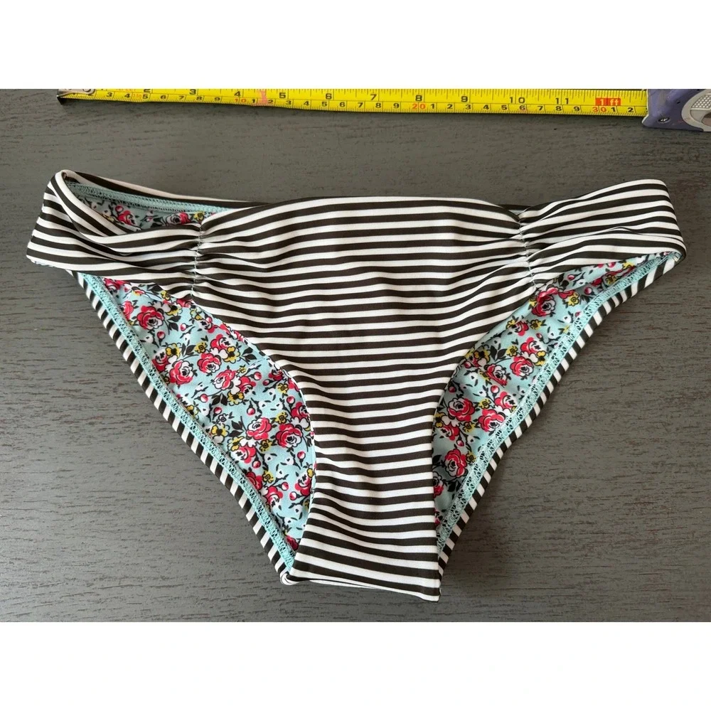 L Space Black White Striped Ruched Back Bikini Bottom Full Cut XS RN130061